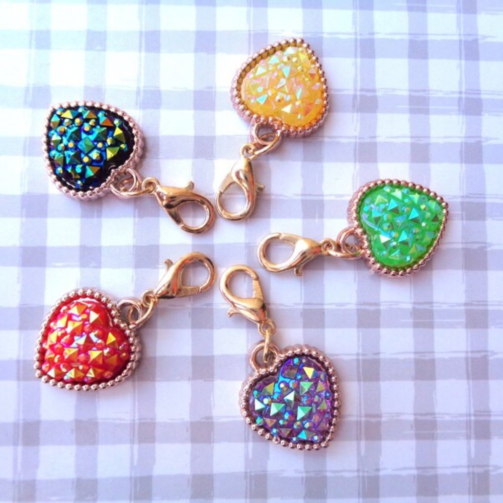 Set of 5 Heart stitch markers, pendant heart charms